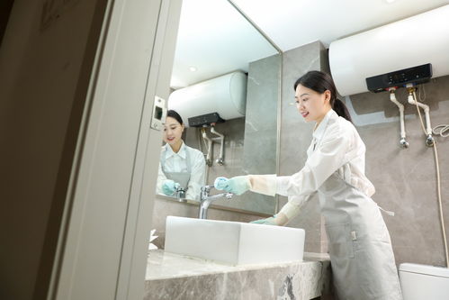 卫生间清洁整理保洁服务女性人物摄影图 摄影